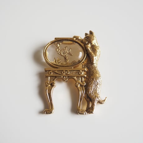 【アメリカ買付】Special price【スペシャルプライス】1928 キャット 猫  クリアルーサイト 金魚鉢 ブローチ/ ヴィンテージ・コスチュームジュエリー