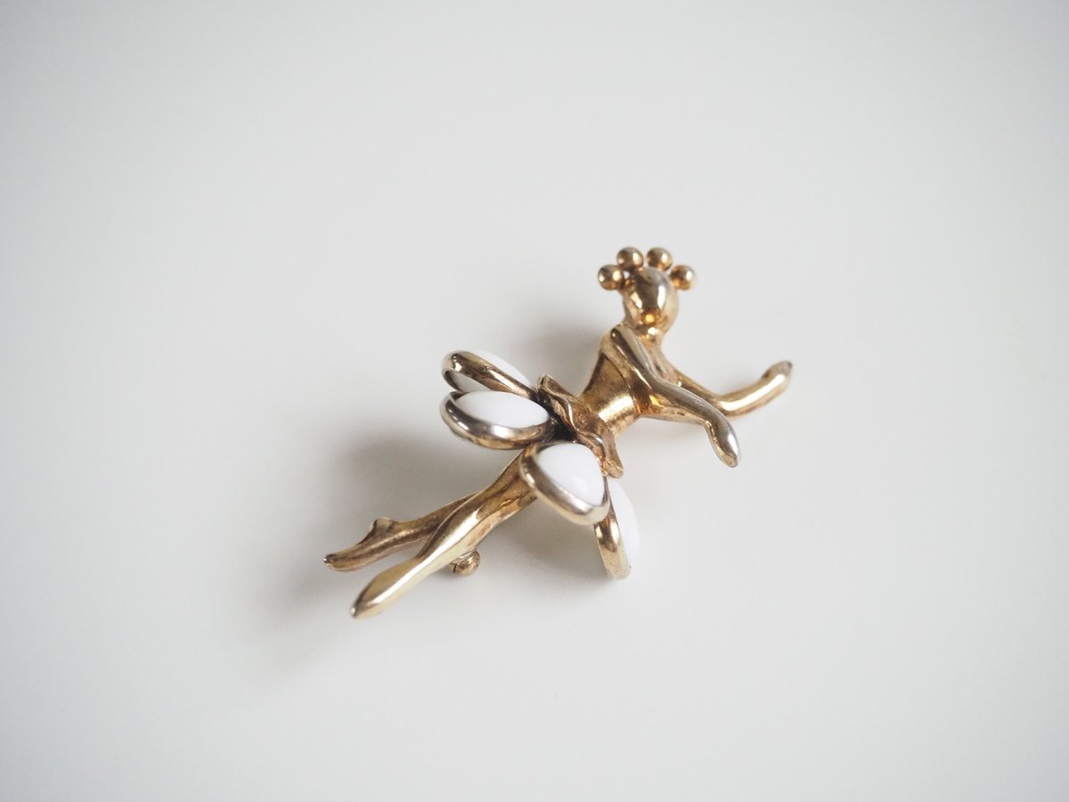 CROWN TRIFARI☆ミルクガラス＆トリファリウムのバードブローチ Special price【スペシャルプライス】TRIFARIトリファリ ミルクガラス