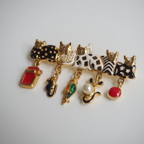 【アメリカ買付】猫キャット モチーフ エナメル ブローチ / ヴィンテージ・コスチュームジュエリー