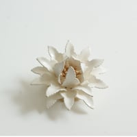 Special price【スペシャル プライス】TRIFARIクラウントリファリ  ジャスミンフラワー ホワイトエナメル ブローチ/ ヴィンテージ・コスチュームジュエリー