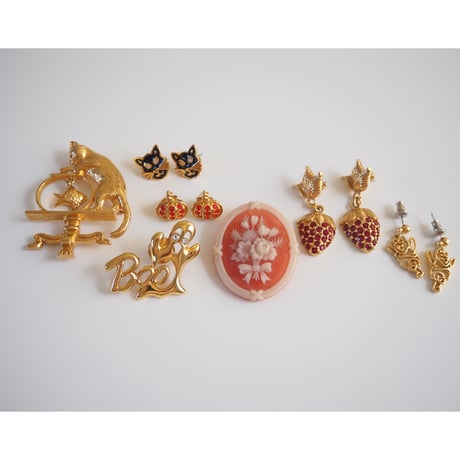Special price【スペシャルプライス】AVONエイボン 黒猫 ブラックキャット エナメルピアス  / ヴィンテージジュエリー・アクセサリー