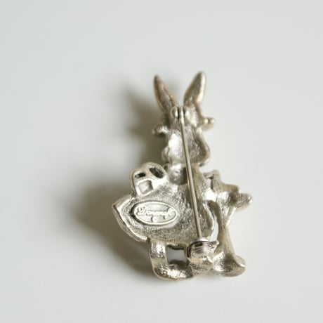 Special price【スペシャルプライス】【アメリカ買付】DANECRAFTダンクラフト  バードバス ラビット エナメル ブローチ / ヴィンテージ・コスチュームジュエリー