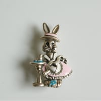 Special price【スペシャルプライス】【アメリカ買付】DANECRAFTダンクラフト  バードバス ラビット エナメル ブローチ / ヴィンテージ・コスチュームジュエリー