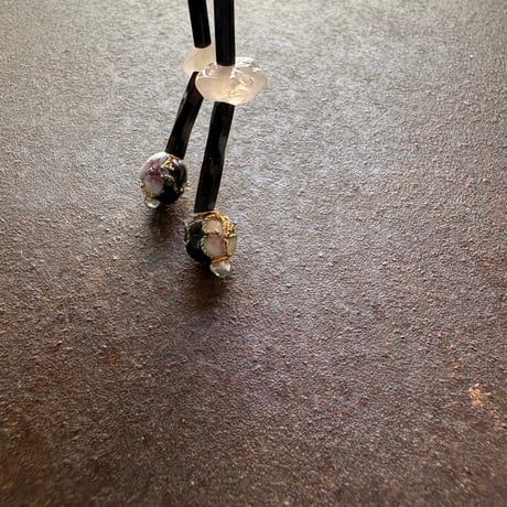 ローズクォーツとビンテージビーズのピアス
