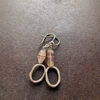 アンティークシルバーとヴィンテージビーズのピアス