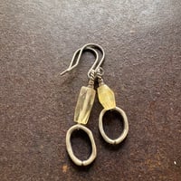 アンティークシルバーとヴィンテージビーズのピアス
