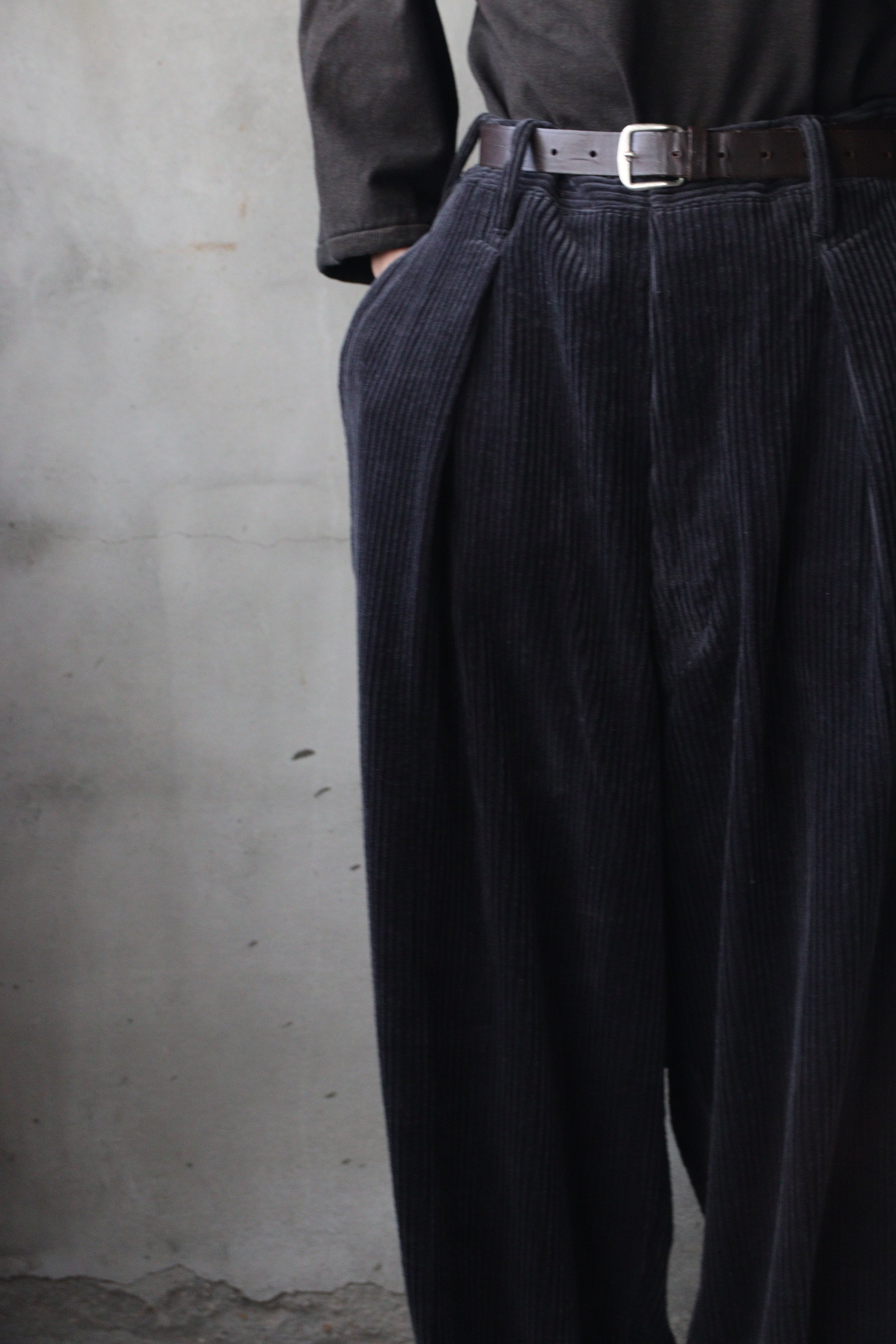 KLASICA クラシカ / Wide and tapered silent Trousers