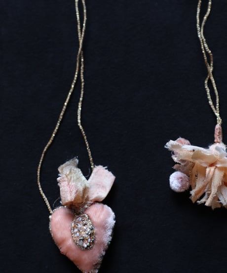 Antonia Rossi (Antomoon)/ Artisan Embroidered Heart Necklaceネックレス / An-26031