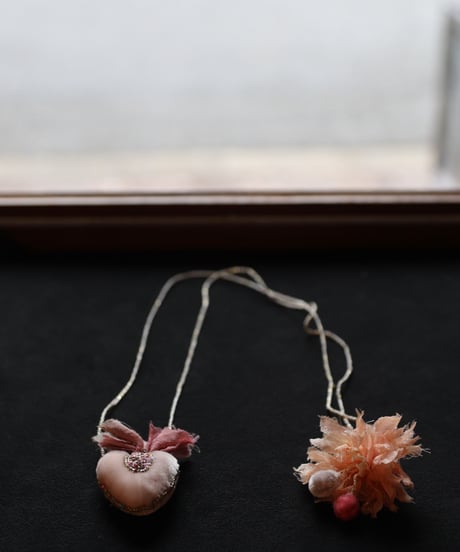 Antonia Rossi (Antomoon)/ Artisan Embroidered Heart Necklaceネックレス / An-26025A