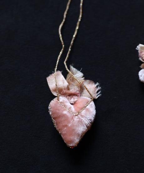 Antonia Rossi (Antomoon)/ Artisan Embroidered Heart Necklaceネックレス / An-26031