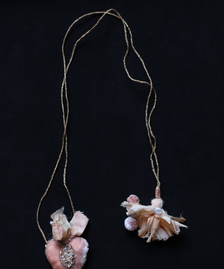 Antonia Rossi (Antomoon)/ Artisan Embroidered Heart Necklaceネックレス / An-26031