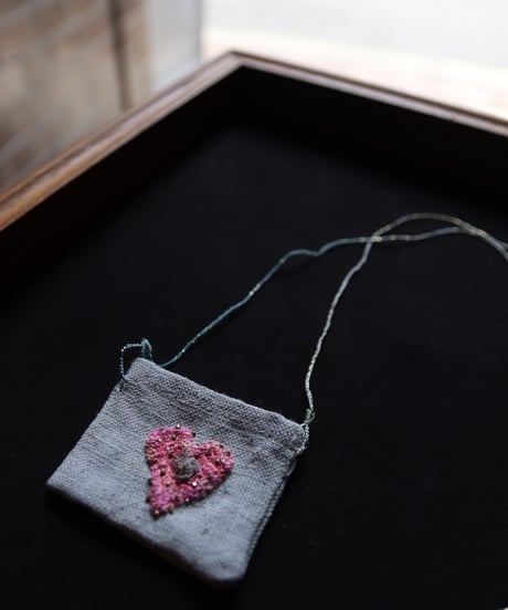 Antonia Rossi (Antomoon)/ Artisan Embroidered little pouch omamori vintage Necklaceネックレス / An-26024