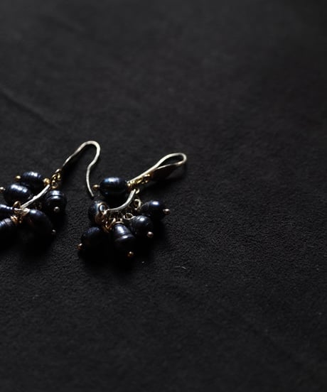 Atelier Inscrire アトリエ インスクリール / COSTUME JEWELLERY VINE DARK PEARLS EARRING / At-26020