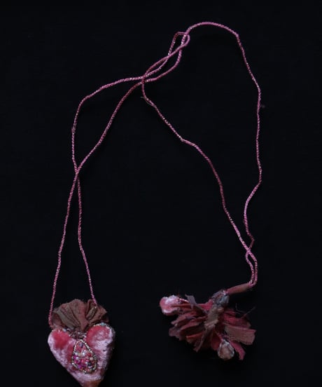 Antonia Rossi (Antomoon)/ Artisan Embroidered Heart Necklaceネックレス / An-26030
