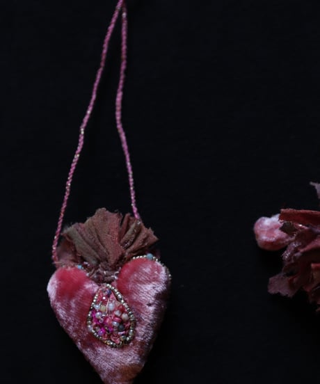 Antonia Rossi (Antomoon)/ Artisan Embroidered Heart Necklaceネックレス / An-26030