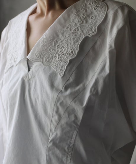 NATIVE VILLAGE ネイティブヴィレッジ / No.5 Simple longing 刺繍襟プルブラウス/ na-26020
