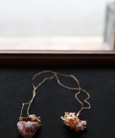 Antonia Rossi (Antomoon)/ Artisan Embroidered Heart Necklaceネックレス / An-26028
