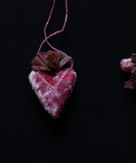 Antonia Rossi (Antomoon)/ Artisan Embroidered Heart Necklaceネックレス / An-26030