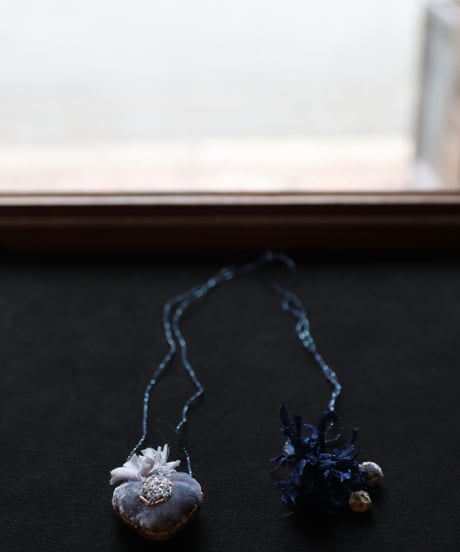 Antonia Rossi (Antomoon)/ Artisan Embroidered Heart Necklaceネックレス / An-26029