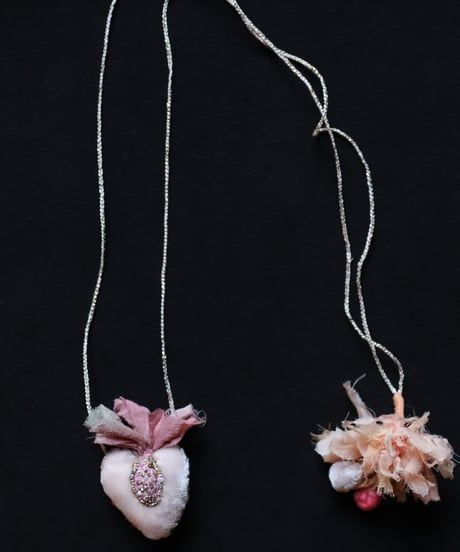 Antonia Rossi (Antomoon)/ Artisan Embroidered Heart Necklaceネックレス / An-26025A