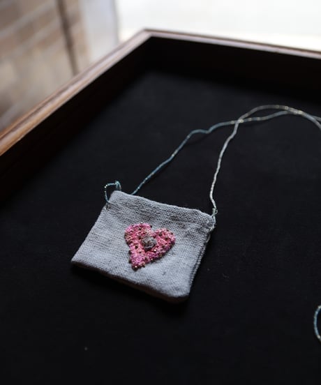 Antonia Rossi (Antomoon)/ Artisan Embroidered little pouch omamori vintage Necklaceネックレス / An-26024