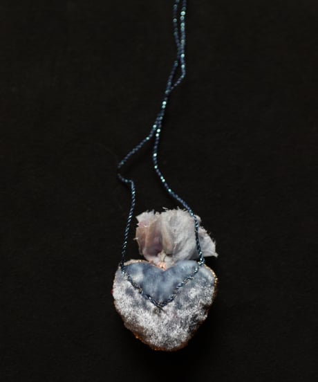 Antonia Rossi (Antomoon)/ Artisan Embroidered Heart Necklaceネックレス / An-26029