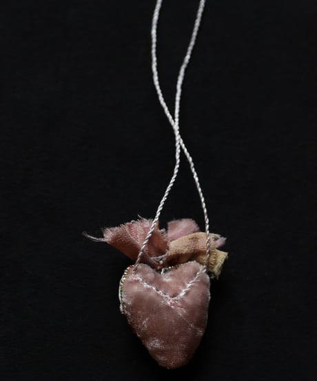 Antonia Rossi (Antomoon)/ Artisan Embroidered Heart Necklaceネックレス / An-26022A