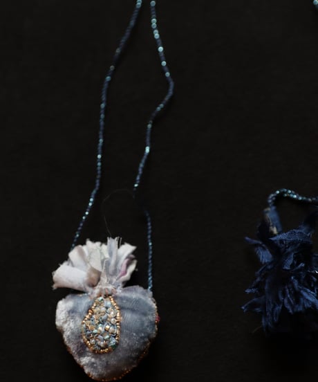 Antonia Rossi (Antomoon)/ Artisan Embroidered Heart Necklaceネックレス / An-26029