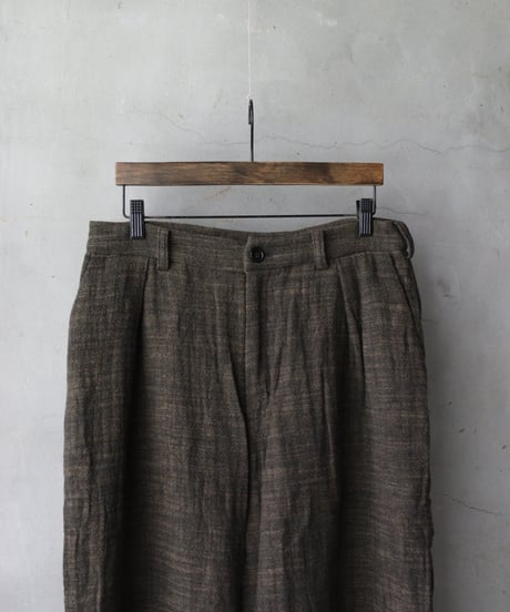 ALEKSANDR MANAMISアレクサンダーマナミ/ ROUGH POINT DART PANTパンツ/ am-26024