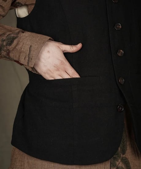 ALEKSANDR MANAMISアレクサンダーマナミ/ DOUX THENARDIER WAISTCOATベスト/ am-26017