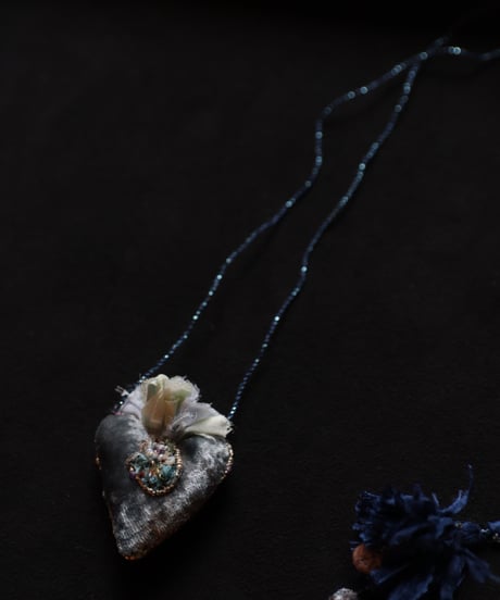 Antonia Rossi (Antomoon)/ Artisan Embroidered Heart Necklaceネックレス / An-26027