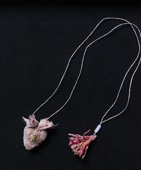 Antonia Rossi (Antomoon)/ Artisan Embroidered Heart Necklaceネックレス / An-26025