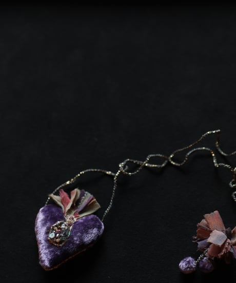 Antonia Rossi (Antomoon)/ Artisan Embroidered Heart Necklaceネックレス / An-26026