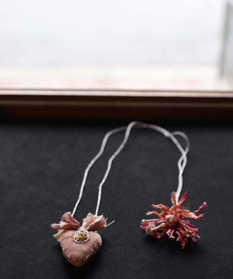Antonia Rossi (Antomoon)/ Artisan Embroidered Heart Necklaceネックレス / An-26022A