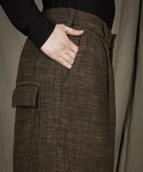 ALEKSANDR MANAMISアレクサンダーマナミ/ ROUGH POINT DART PANTパンツ/ am-26024
