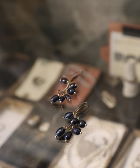 Atelier Inscrire アトリエ インスクリール / COSTUME JEWELLERY VINE DARK PEARLS EARRING / At-26020