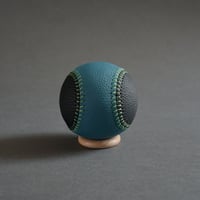 硬式野球ボール　シュランケンカーフ　ブラック × ジーンブルー × ライムグリーンステッチ