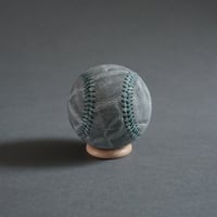 硬式野球ボール　象革　グレー × グリーンステッチ