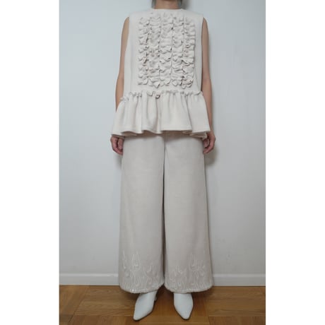 FLEECE FRILL VEST   /  262-AS022 /   WHITE