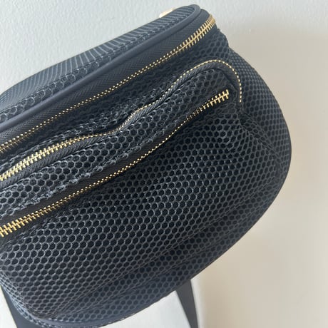 メッシュボディバッグ
