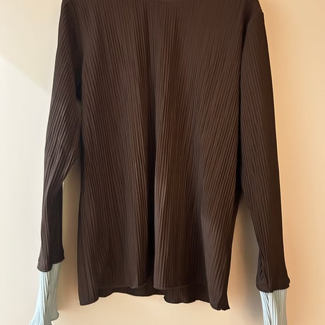 メロウ配色プリーツトップス