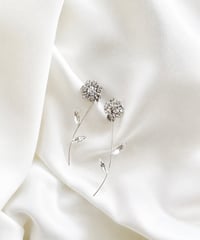 Fleur de Lune 揺れるフラワーイヤリング