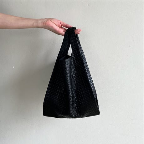 Pli Bag フランス製ヴィンテージマトラッセバッグ（BLACK - French Vintage Matelassé） | SANDÉMEREEN