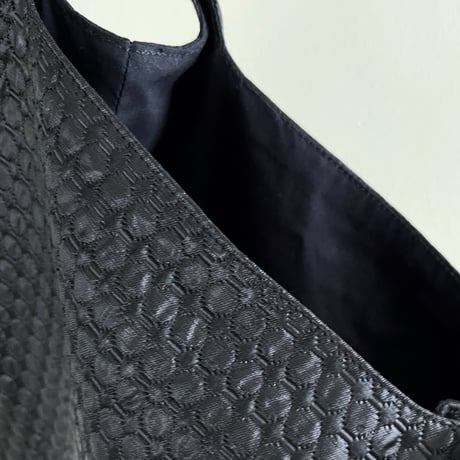 Pli Bag フランス製ヴィンテージマトラッセバッグ（BLACK - French Vintage Matelassé） | SANDÉMEREEN