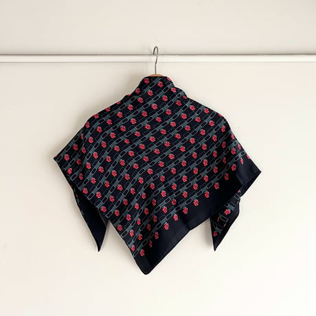 イタリア製ヴィンテージ生地のシルクスカーフ（BLACK * RED FlowerLane） | SANDÉMEREEN
