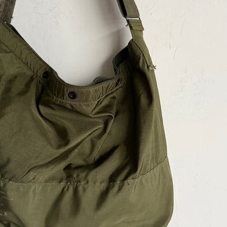 #3522 1960s Nylon Duffle Shoulder Bag