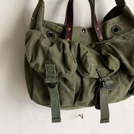 #3509 1970s Duffle ALICE Style Shoulder Bag