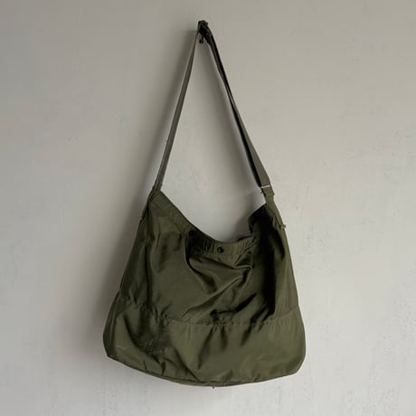 #3522 1960s Nylon Duffle Shoulder Bag