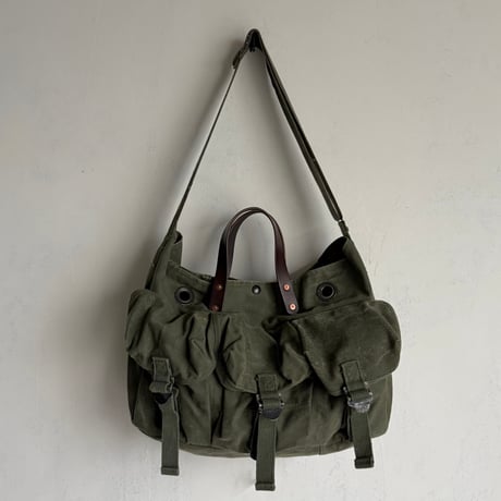 #3509 1970s Duffle ALICE Style Shoulder Bag
