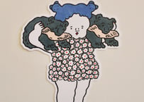 ダイカットカード「木彫りのくまを持つ女」